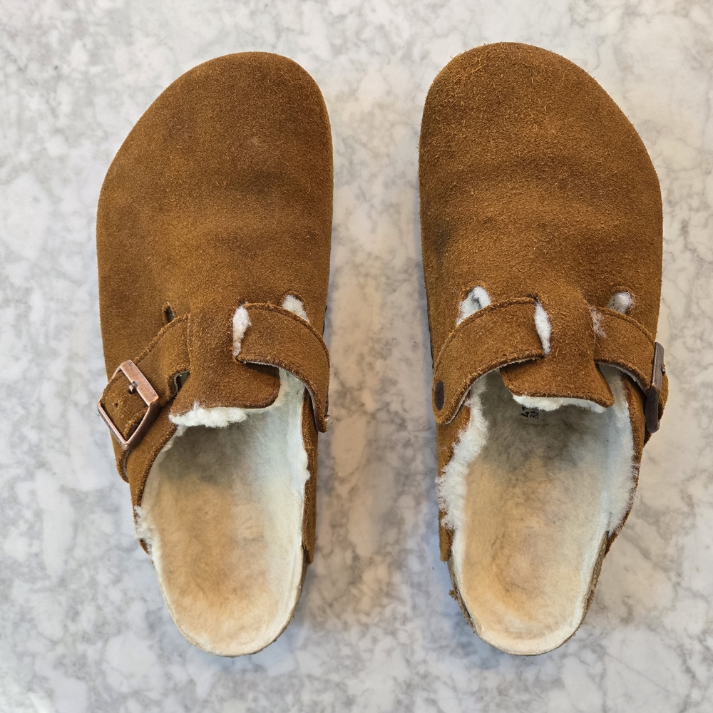 Birkenstock Shearling Lined Clogs in Brown Suede